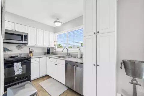 Kitchen - 159 Durango Rd #159, Destin, FL 32541 photo 5 of 5