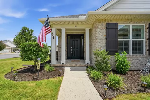 111 Hornet Ln, Valparaiso, FL 32580