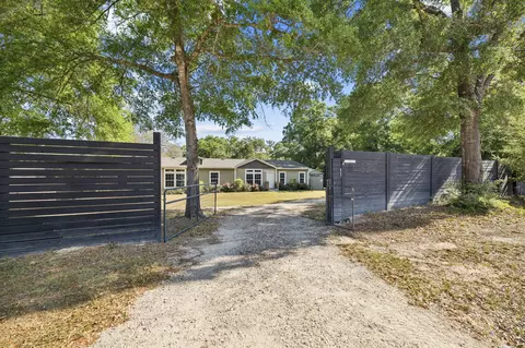 748 Phillips Dr, Freeport, FL 32439 photo 2