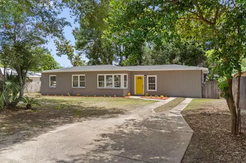 227 NE Staff Dr, Fort Walton Beach, FL 32548