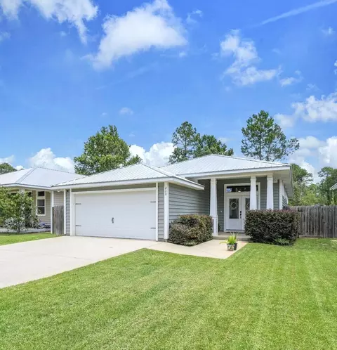 220 Pines St, Niceville, FL 32578