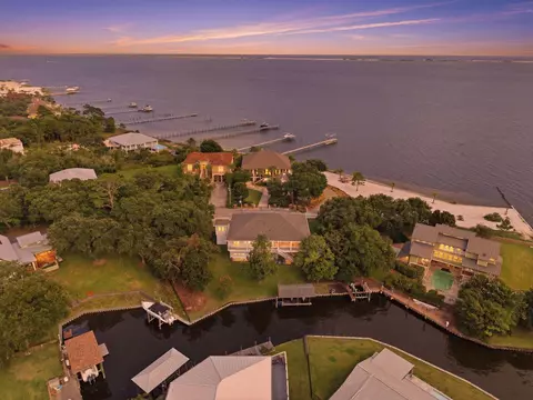 4639 Smokey Rd, Gulf Breeze, FL 32563