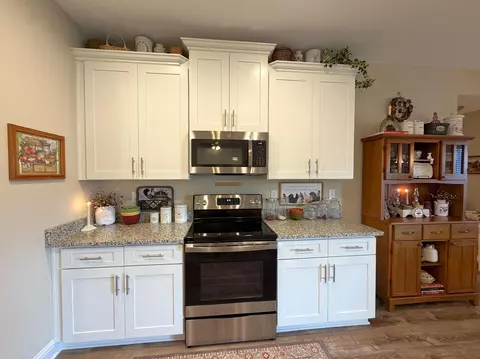 Kitchen - 5431 Lee Farm Blvd, Crestview, FL 32536 photo 4 of 4