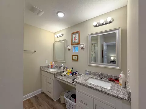 Bath - 5431 Lee Farm Blvd, Crestview, FL 32536 photo 1 of 4