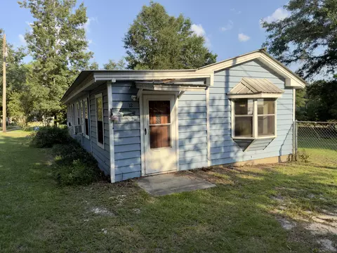 22 Landing Ln, Defuniak Springs, FL 32433