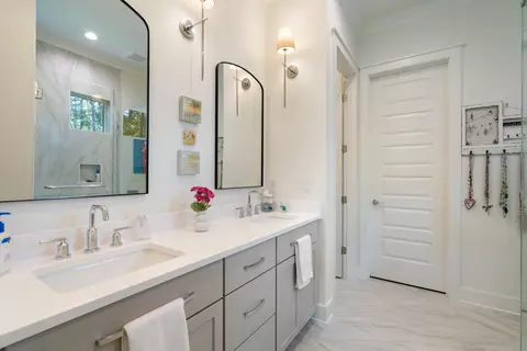 Bath - 102 Shimmer Cir, Freeport, FL 32439 photo 1 of 4