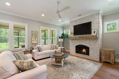 Living - 102 Shimmer Cir, Freeport, FL 32439 photo 1 of 1