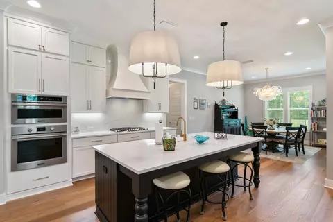 Kitchen - 102 Shimmer Cir, Freeport, FL 32439 photo 2 of 2