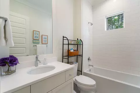 Bath - 102 Shimmer Cir, Freeport, FL 32439 photo 4 of 4