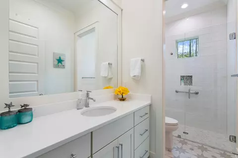 Bath - 102 Shimmer Cir, Freeport, FL 32439 photo 3 of 4