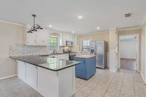 Kitchen - 140 Gillis Dr, Crestview, FL 32536 photo 2 of 6