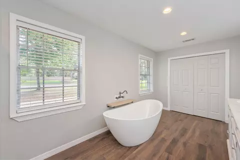 Bath - 140 Gillis Dr, Crestview, FL 32536 photo 7 of 9
