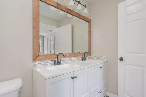 Bath - 140 Gillis Dr, Crestview, FL 32536 photo 1 of 9