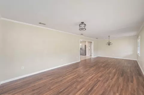 Living - 140 Gillis Dr, Crestview, FL 32536 photo 5 of 9