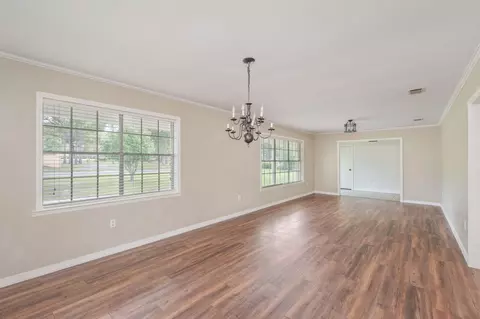 Living - 140 Gillis Dr, Crestview, FL 32536 photo 6 of 9