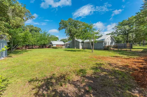 Exterior - 140 Gillis Dr, Crestview, FL 32536 photo 9 of 10