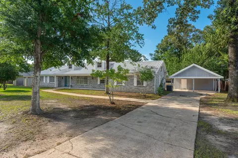 Exterior - 140 Gillis Dr, Crestview, FL 32536 photo 3 of 10