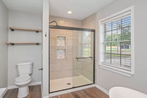 Bath - 140 Gillis Dr, Crestview, FL 32536 photo 6 of 9