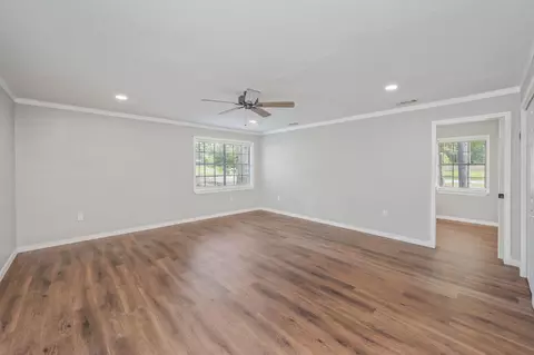 Living - 140 Gillis Dr, Crestview, FL 32536 photo 8 of 9