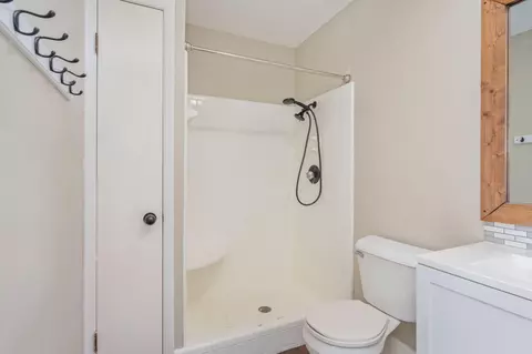 Bath - 140 Gillis Dr, Crestview, FL 32536 photo 2 of 9