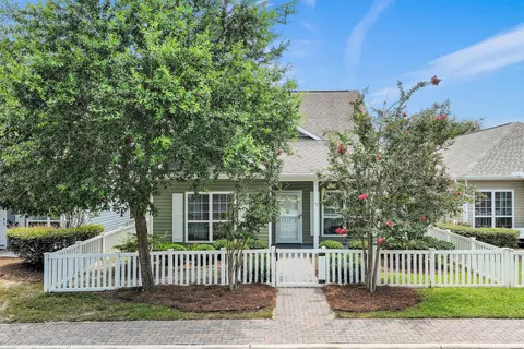 Exterior - 71 Nelly St, Freeport, FL 32439 photo 2 of 27
