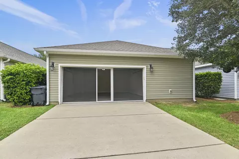 Exterior - 71 Nelly St, Freeport, FL 32439 photo 5 of 27