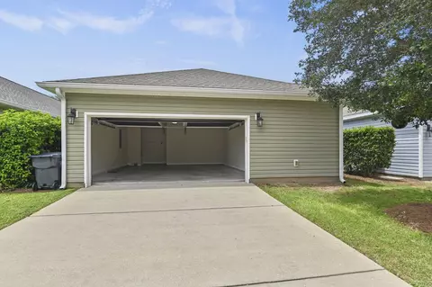 Exterior - 71 Nelly St, Freeport, FL 32439 photo 7 of 27
