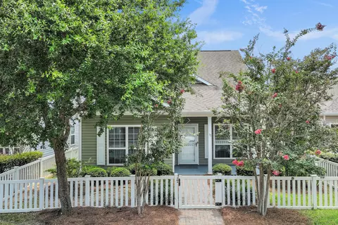 Exterior - 71 Nelly St, Freeport, FL 32439 photo 6 of 27