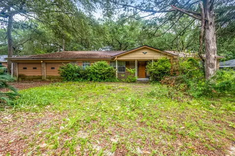 8 Walnut Ave, Shalimar, FL 32579