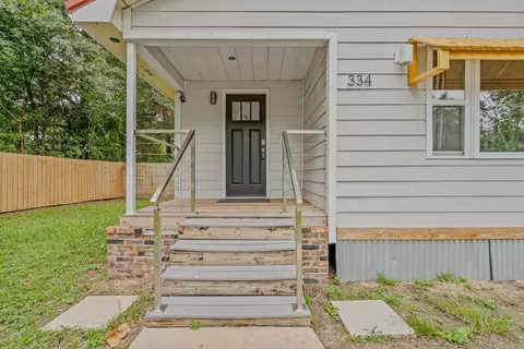 Exterior - 334 E Chestnut Ave, Crestview, FL 32539 photo 1 of 8