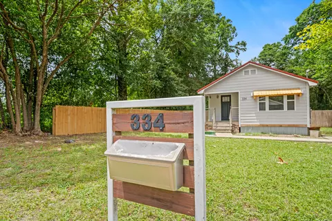 334 E Chestnut Ave, Crestview, FL 32539