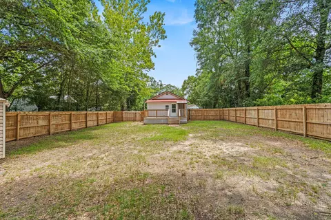 Exterior - 334 E Chestnut Ave, Crestview, FL 32539 photo 6 of 8