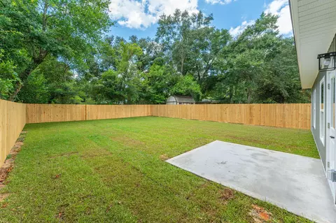 Exterior - 703 Brock Ave # A, Crestview, FL 32539 photo 4 of 9