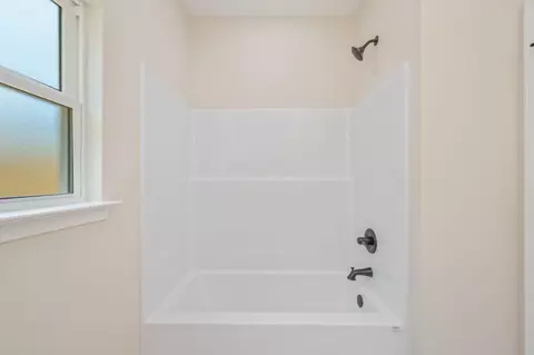 Bath - 703 Brock Ave # A, Crestview, FL 32539 photo 6 of 6