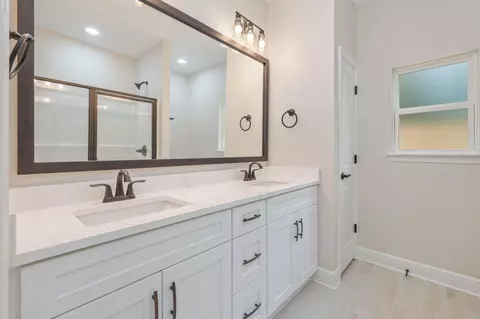 Bath - 703 Brock Ave # A, Crestview, FL 32539 photo 1 of 6