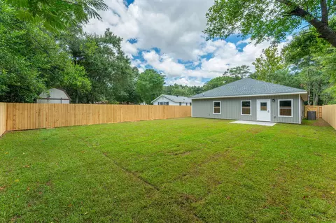 Exterior - 703 Brock Ave # A, Crestview, FL 32539 photo 5 of 9