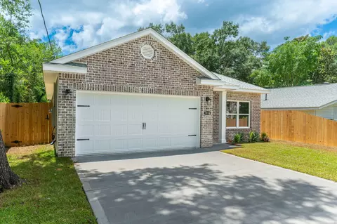 Exterior - 703 Brock Ave # A, Crestview, FL 32539 photo 3 of 9