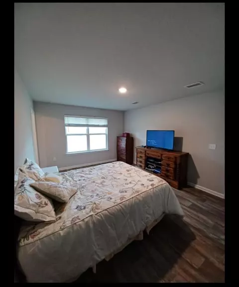 Bedroom - 663 Earl Godwin Rd, Freeport, FL 32439 photo 2 of 2