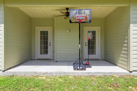 Exterior - 6200 Timberland Ridge Dr, Crestview, FL 32539 photo 4 of 12