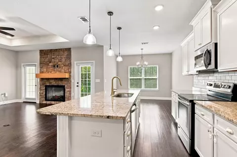 Kitchen - 6200 Timberland Ridge Dr, Crestview, FL 32539 photo 4 of 4