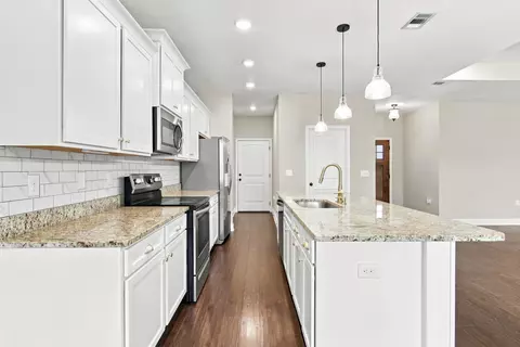 Kitchen - 6200 Timberland Ridge Dr, Crestview, FL 32539 photo 3 of 4