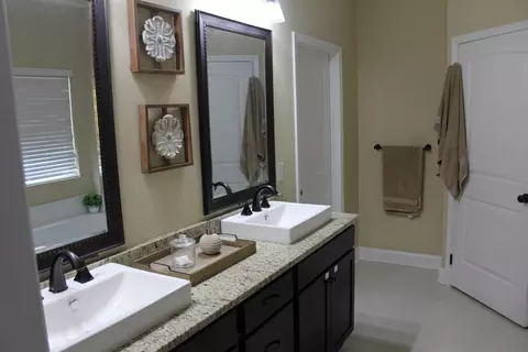 Bath - 6200 Timberland Ridge Dr, Crestview, FL 32539 photo 2 of 4