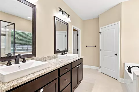 Bath - 6200 Timberland Ridge Dr, Crestview, FL 32539 photo 3 of 5