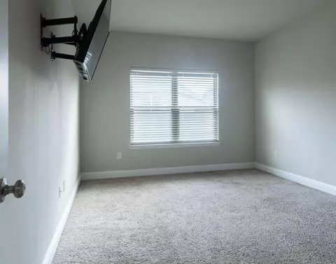 Bedroom - 408 Chickadee St, Crestview, FL 32539 photo 3 of 10