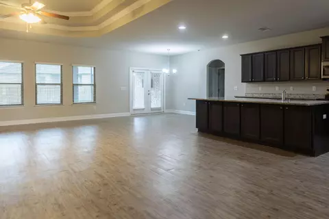 Living - 408 Chickadee St, Crestview, FL 32539 photo 2 of 4