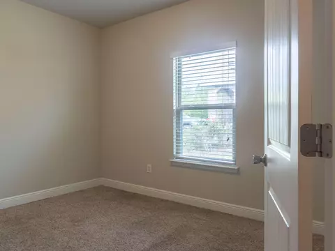 Bedroom - 408 Chickadee St, Crestview, FL 32539 photo 6 of 10