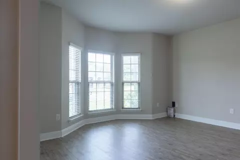 Living - 408 Chickadee St, Crestview, FL 32539 photo 1 of 4