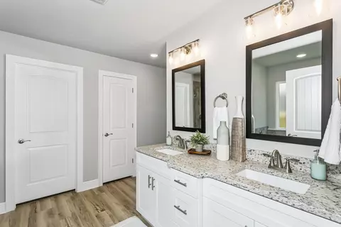 Bath - 6665 Prosperity Ln, Milton, FL 32570 photo 1 of 3