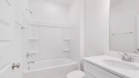 Bath - 2809 Wingman Way, Crestview, FL 32539 photo 5 of 5