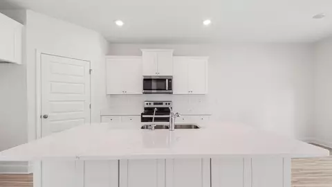 Kitchen - 2809 Wingman Way, Crestview, FL 32539 photo 4 of 4